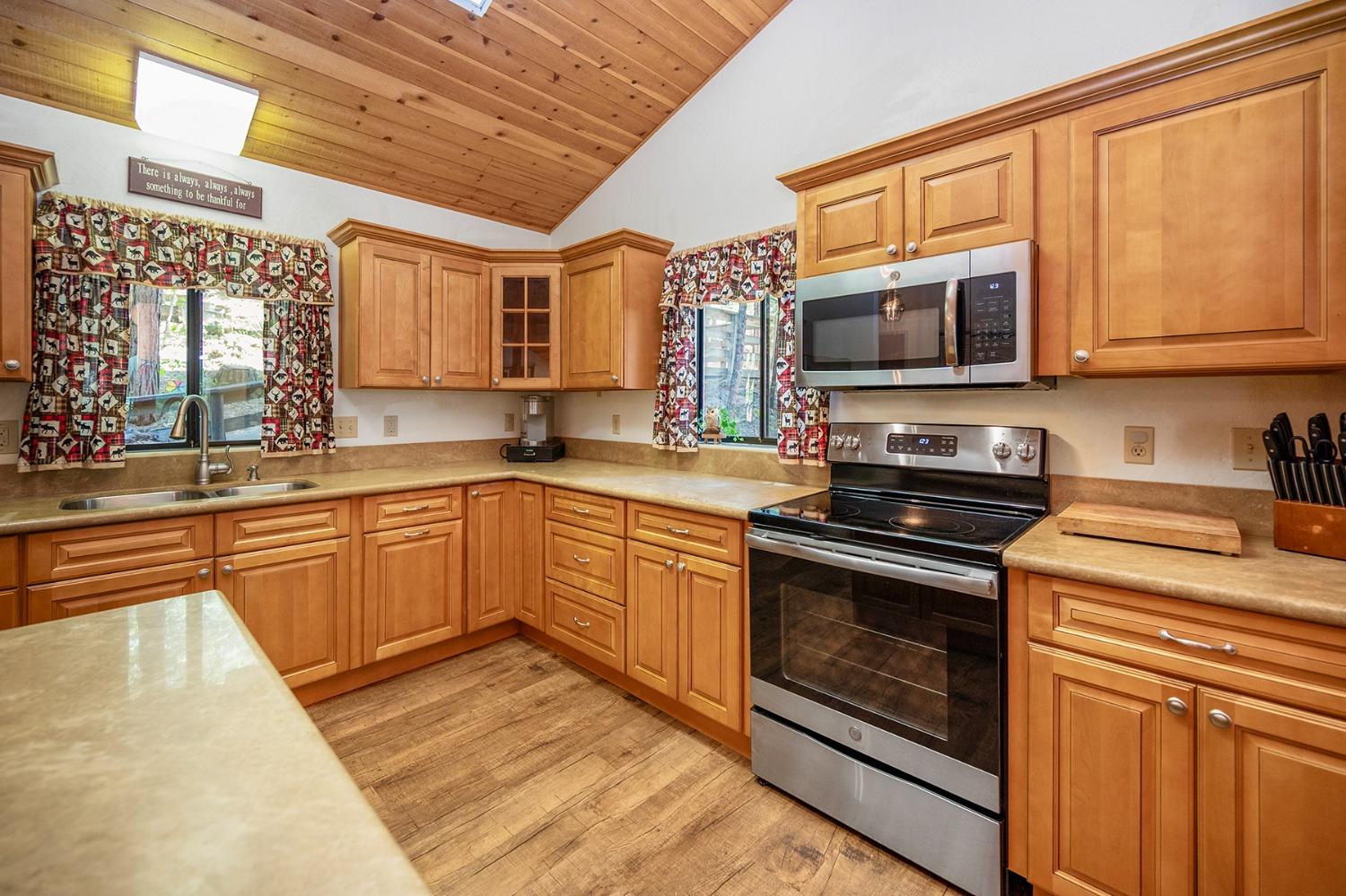3465 Lakemont Dr