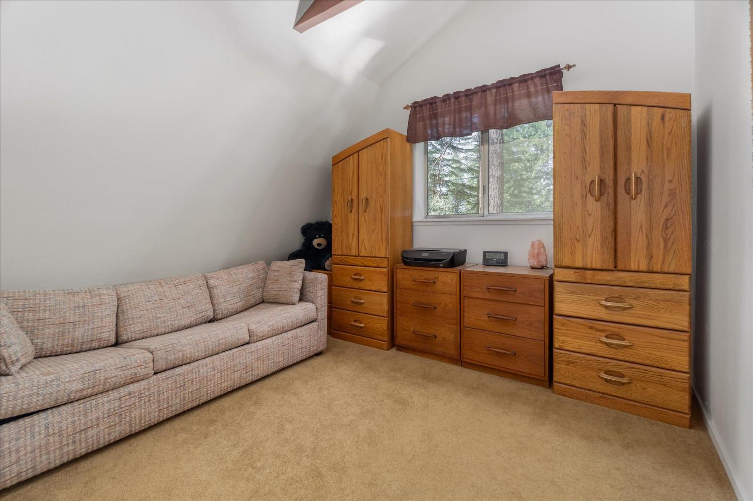 1327 Laurel Circle