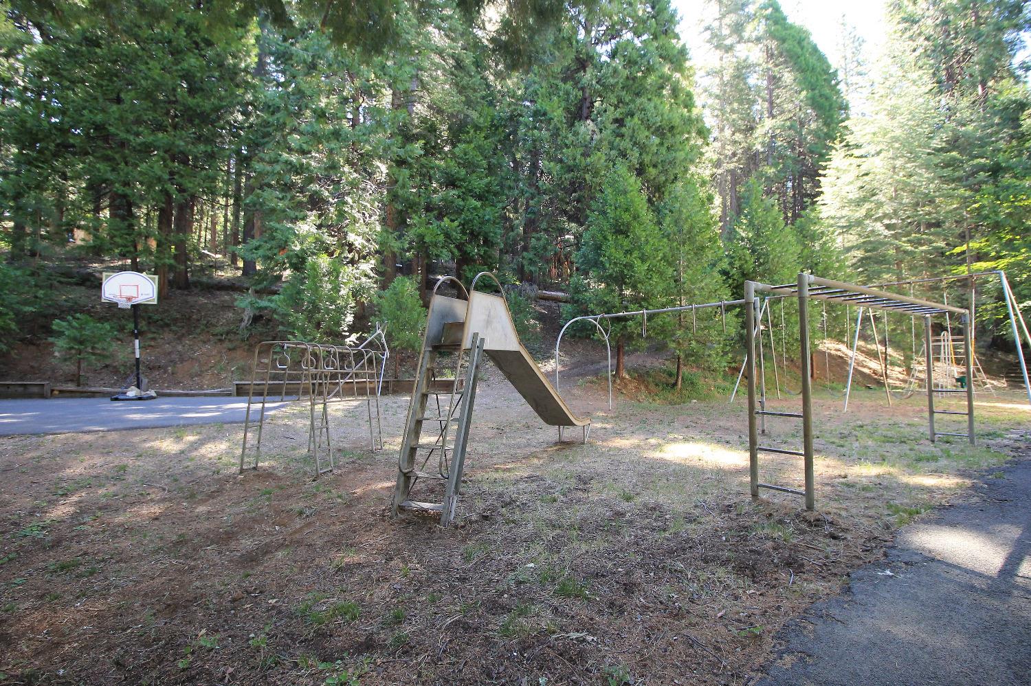 1327 Laurel Circle