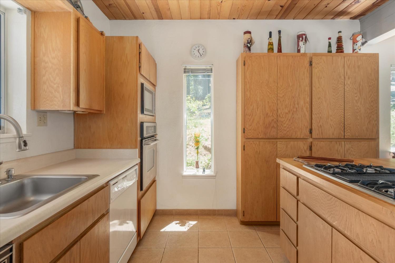 1327 Laurel Circle