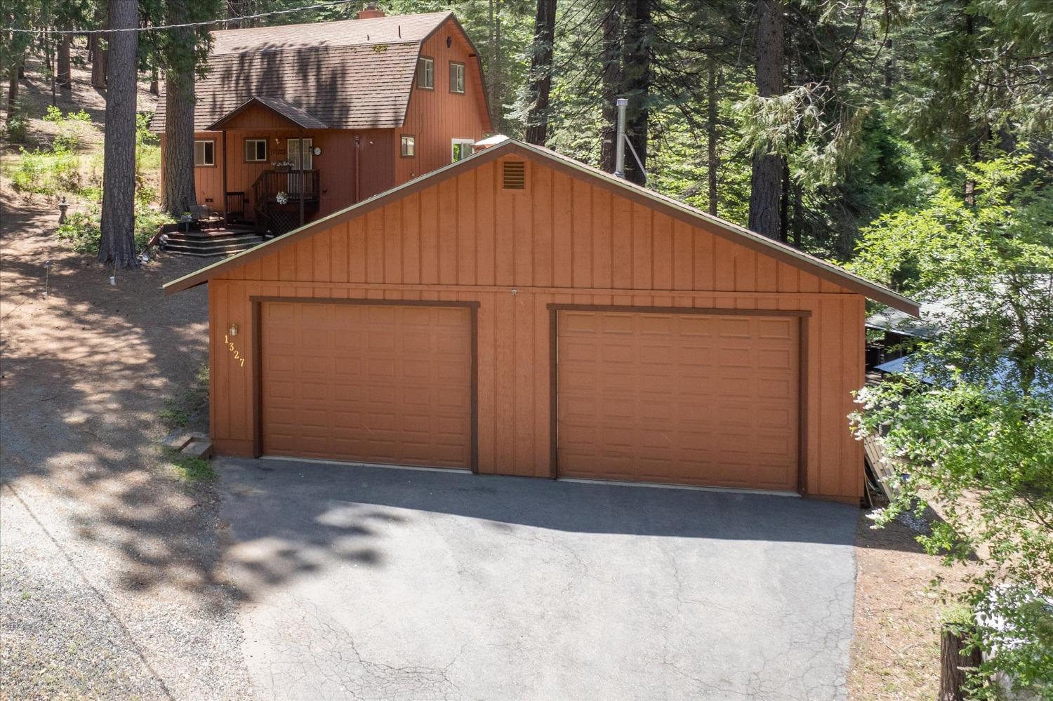 1327 Laurel Circle