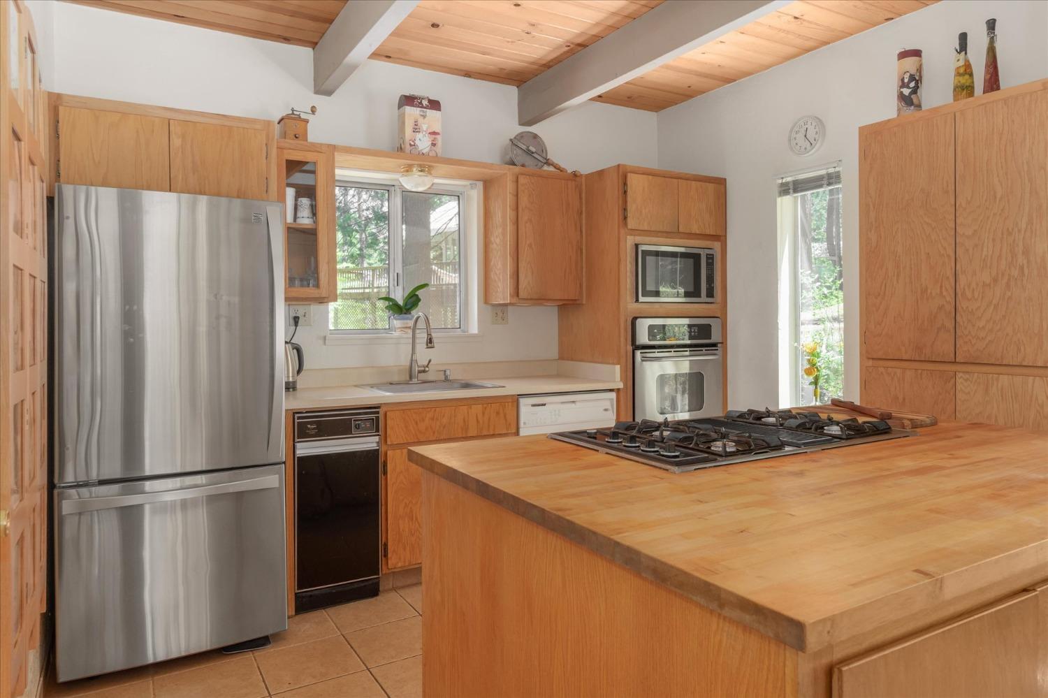 1327 Laurel Circle