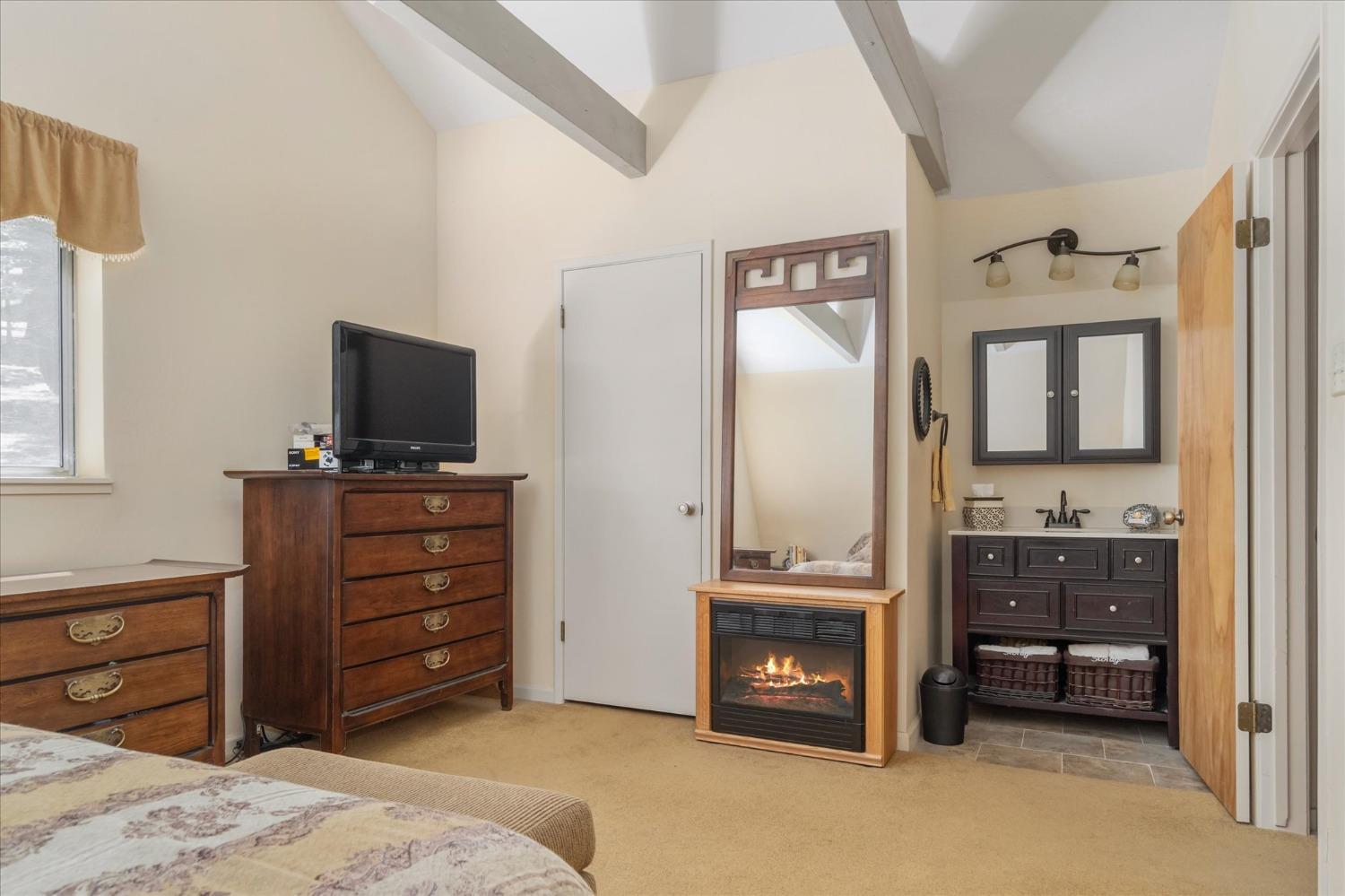 1327 Laurel Circle