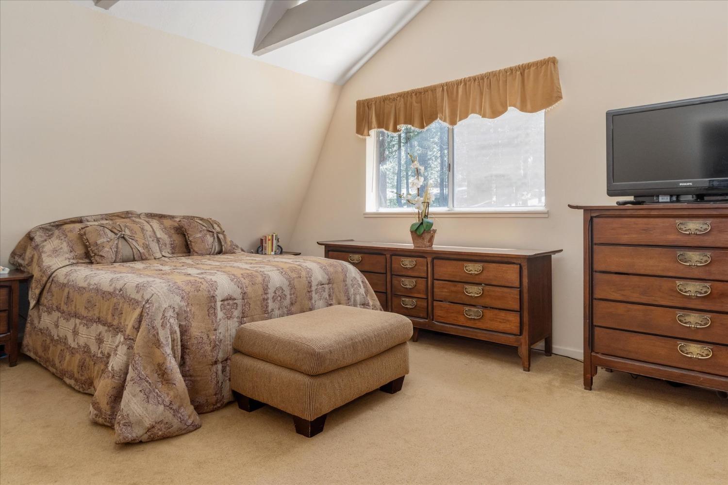 1327 Laurel Circle