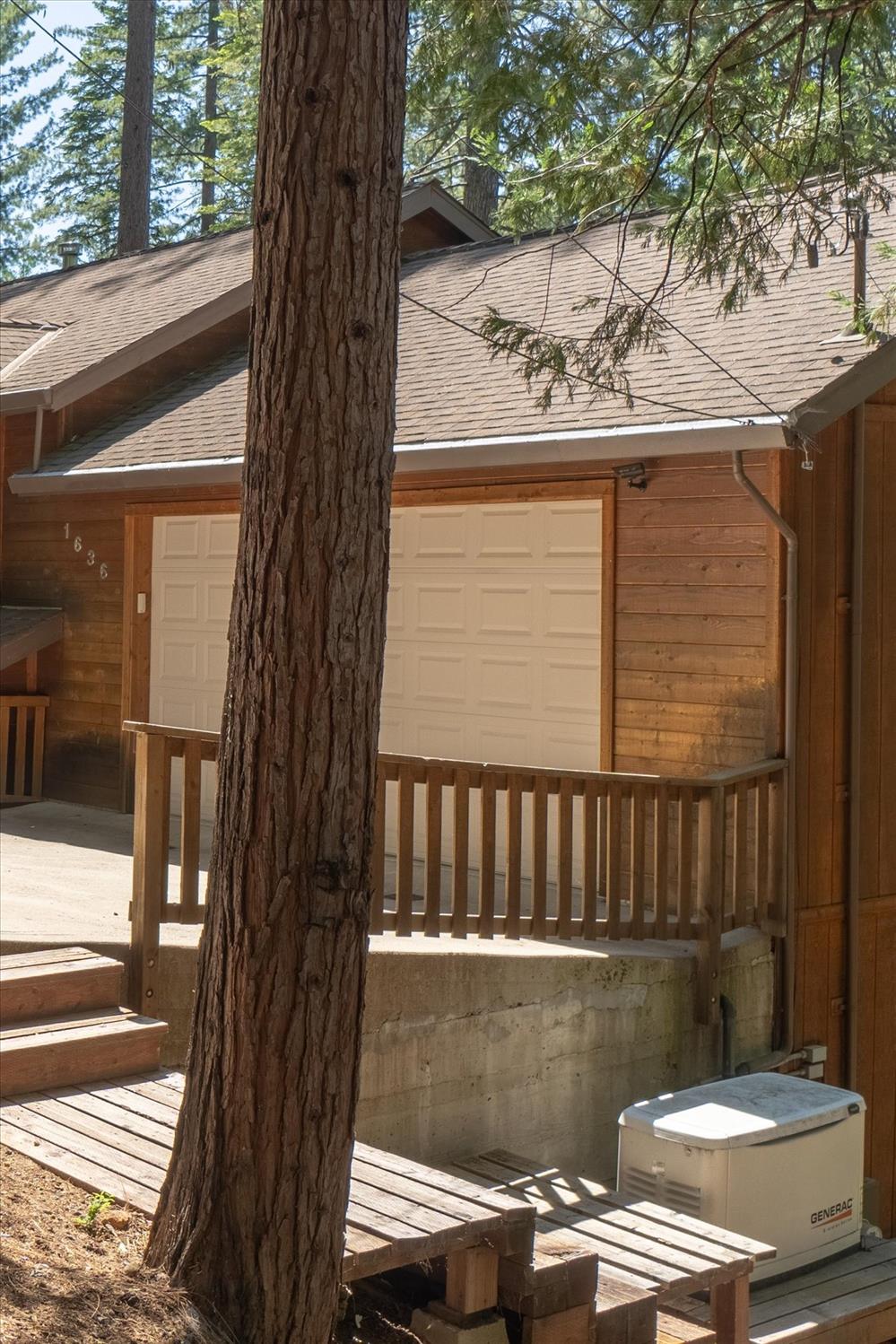 1636 Hillcrest Drive