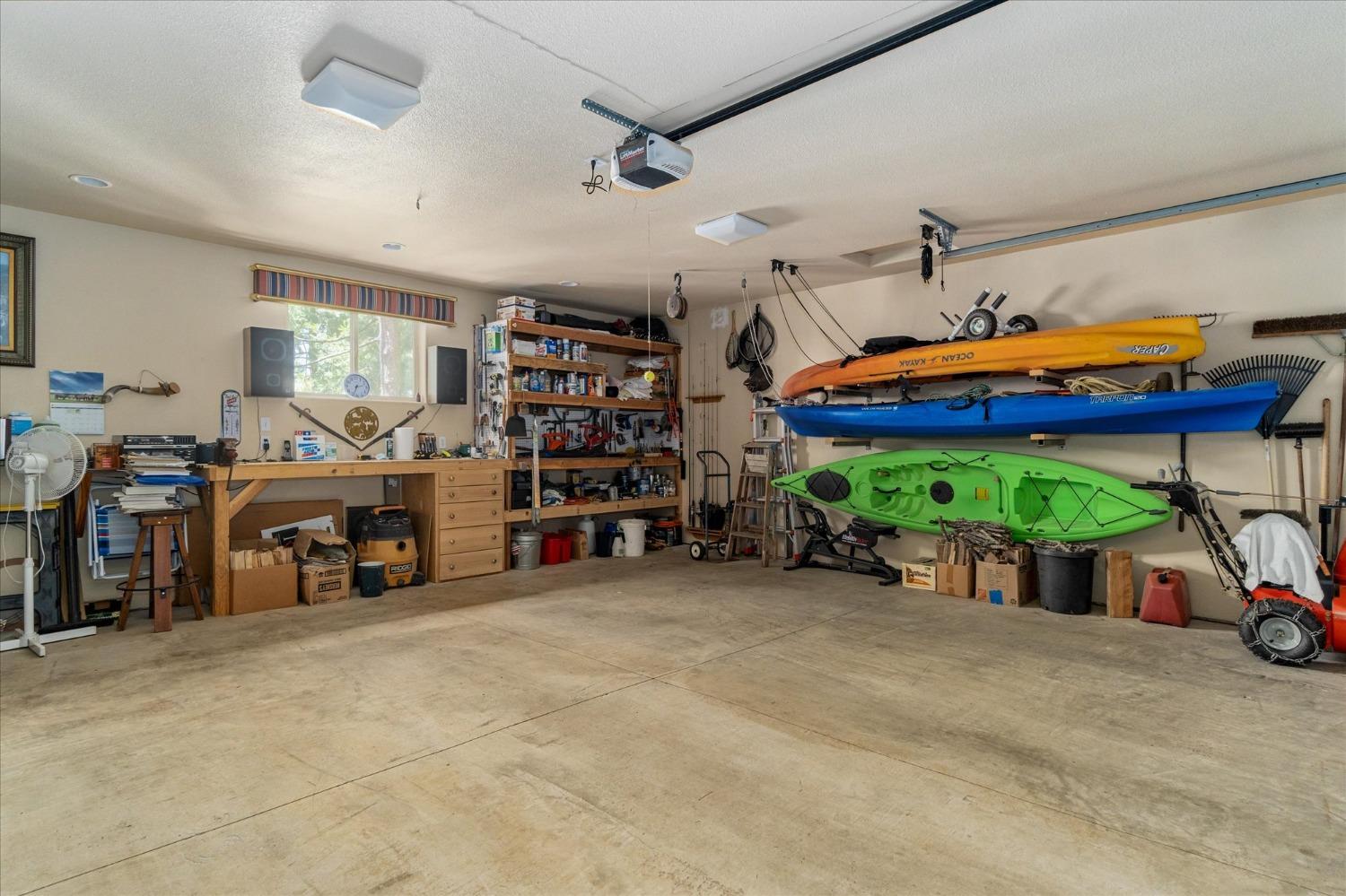 1636 Hillcrest Drive