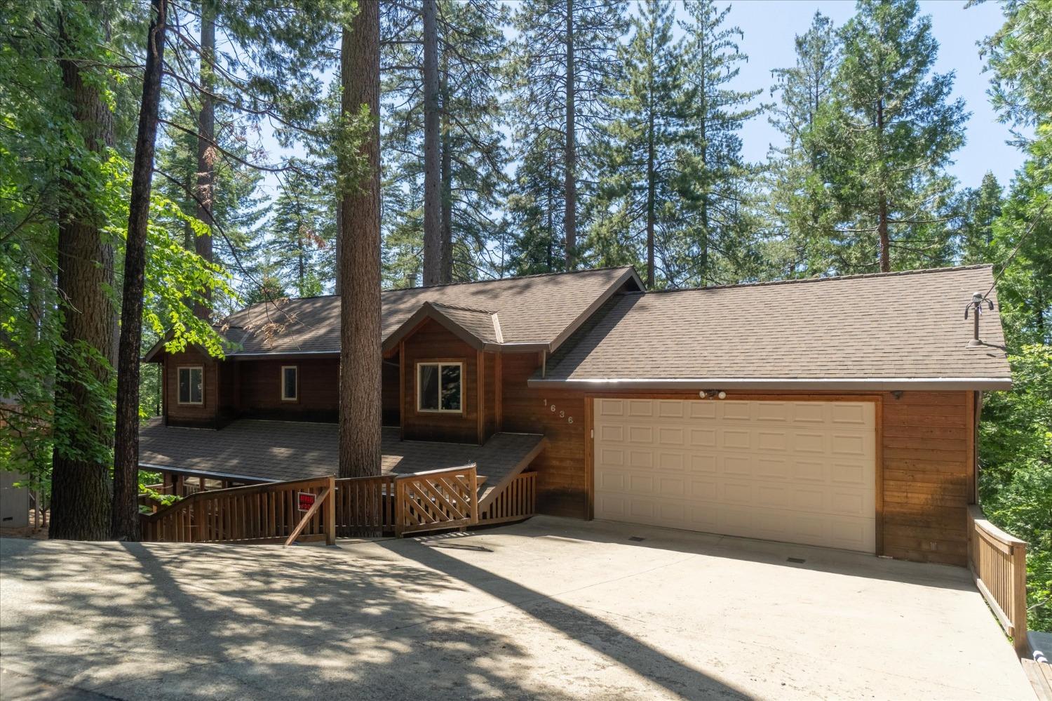 1636 Hillcrest Drive