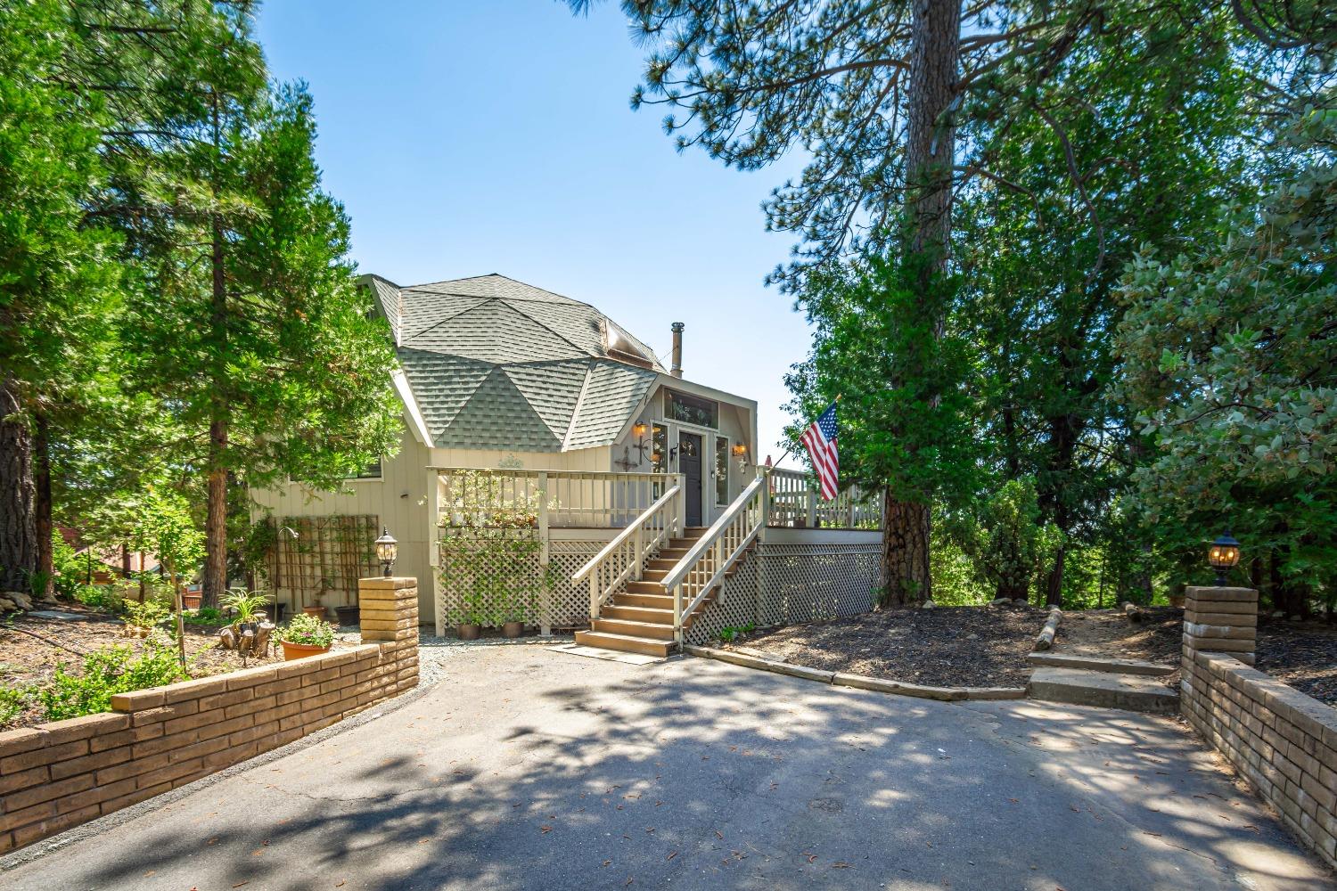 621 Sugarbush Lane
