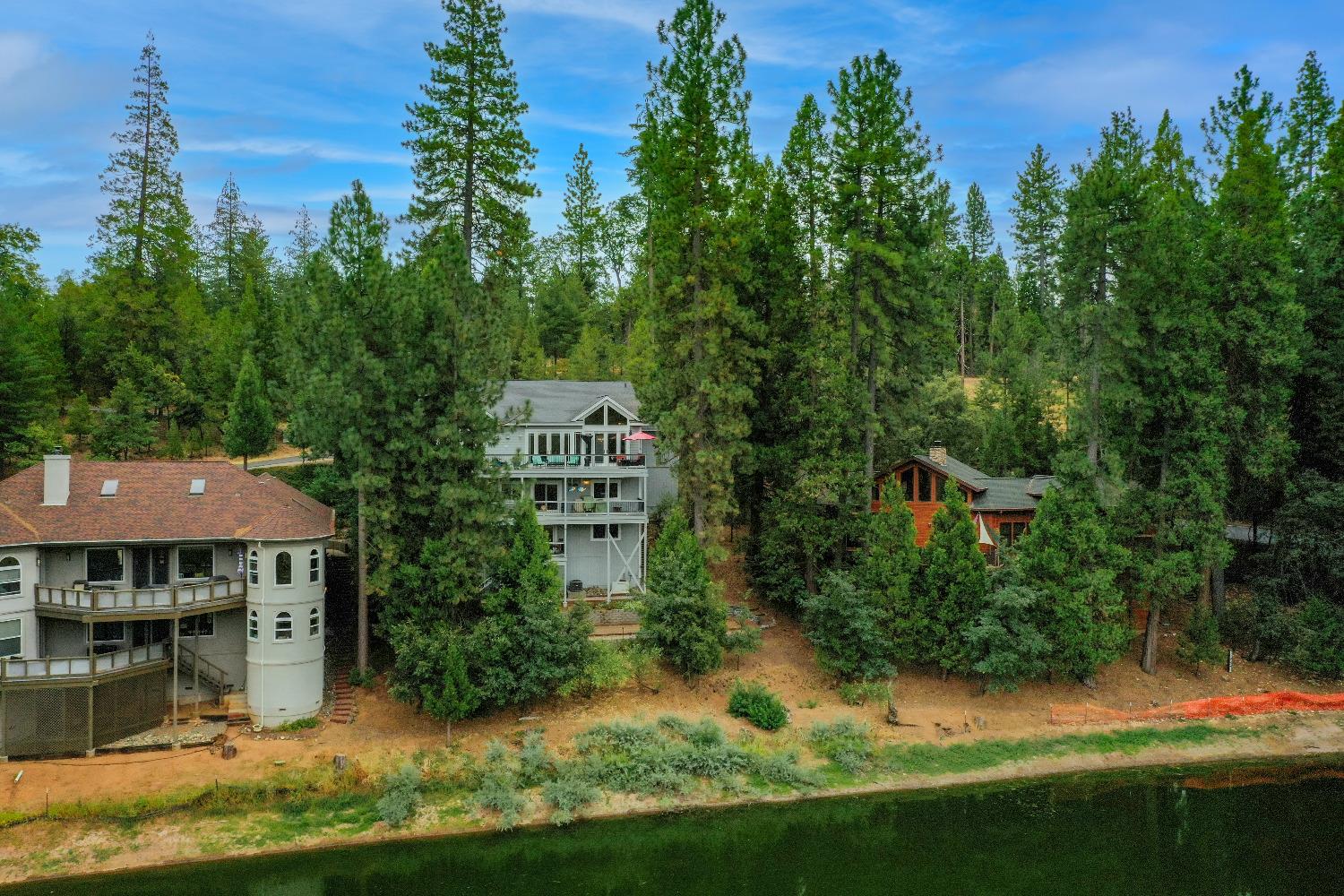 3 Foxglove Court