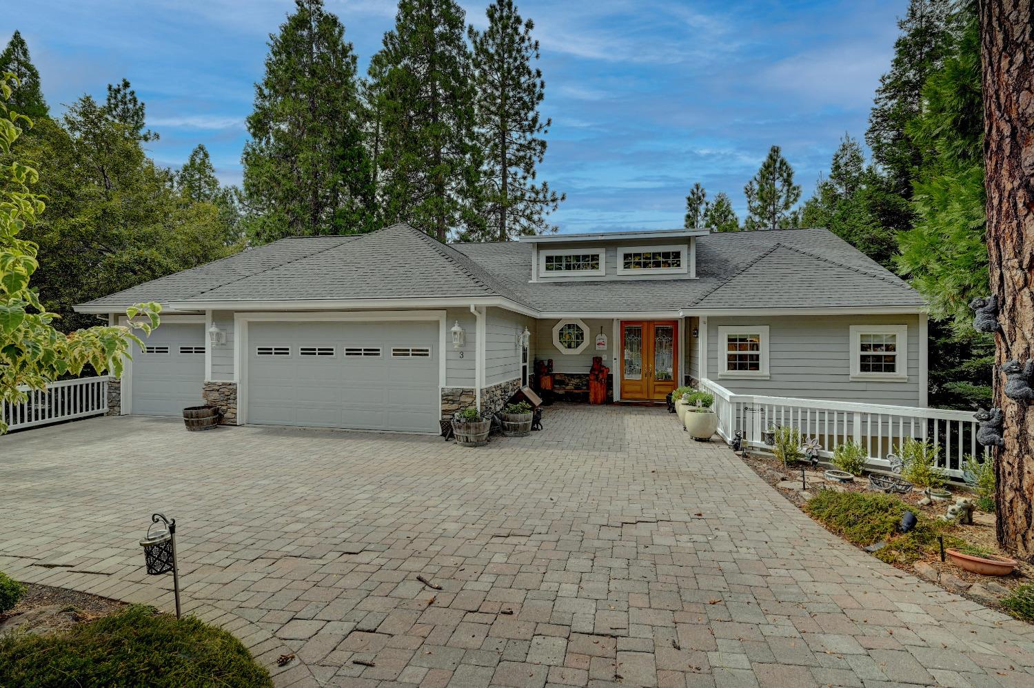 3 Foxglove Court
