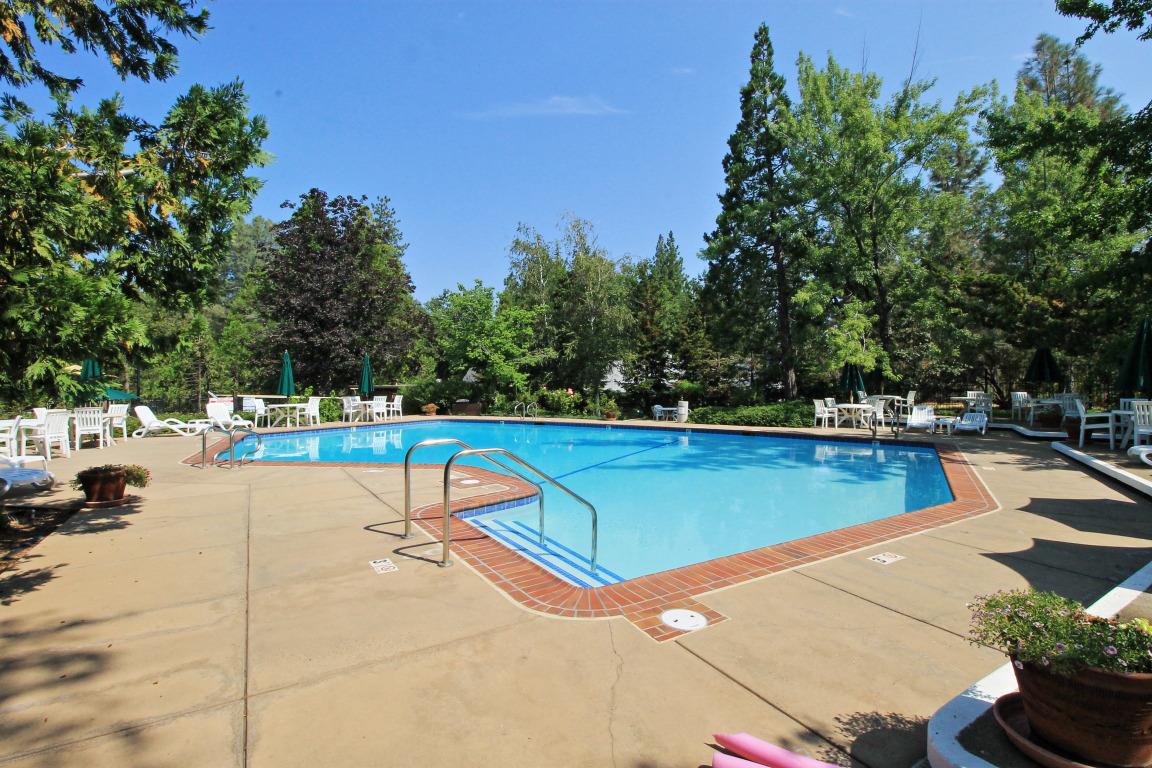 3 Foxglove Court