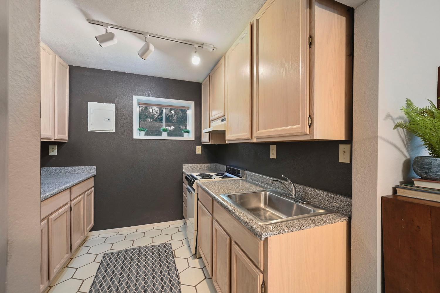 2042 South Sierra View