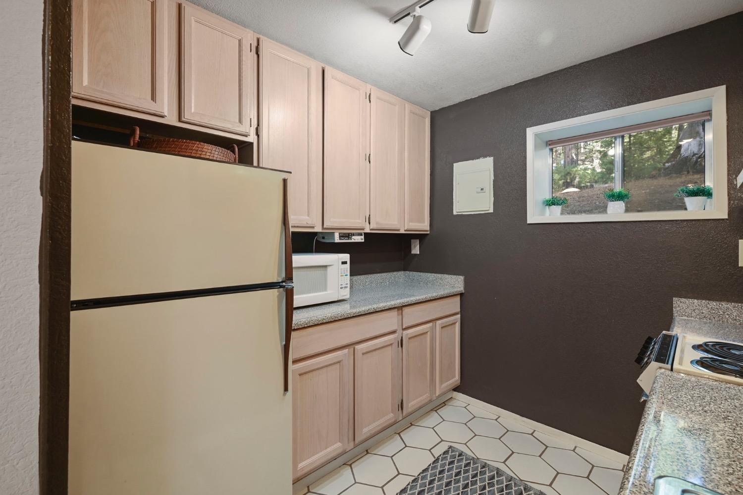 2042 South Sierra View