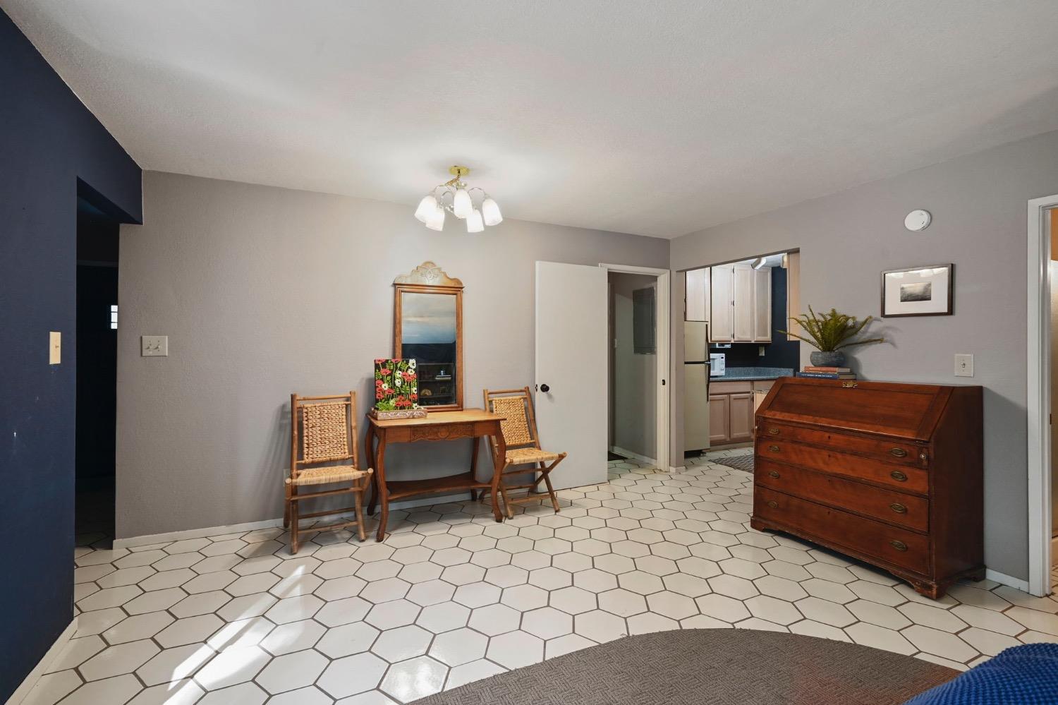 2042 South Sierra View