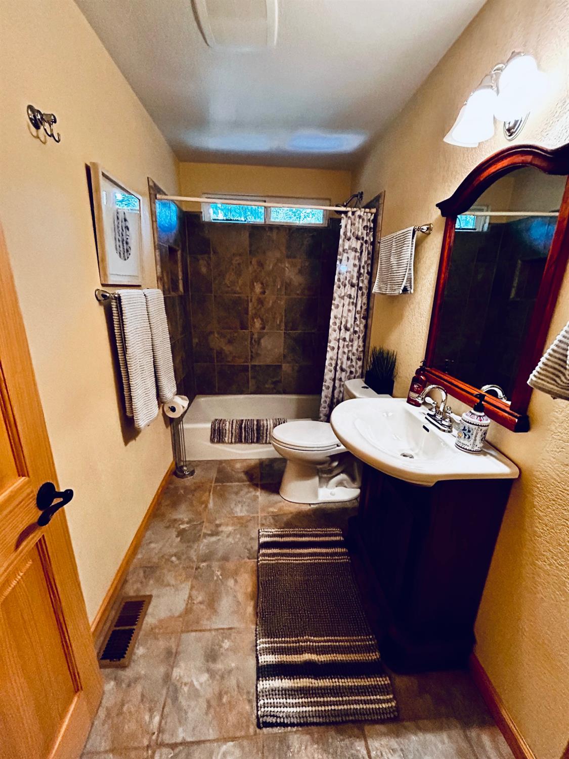 1871 Manzanita Drive