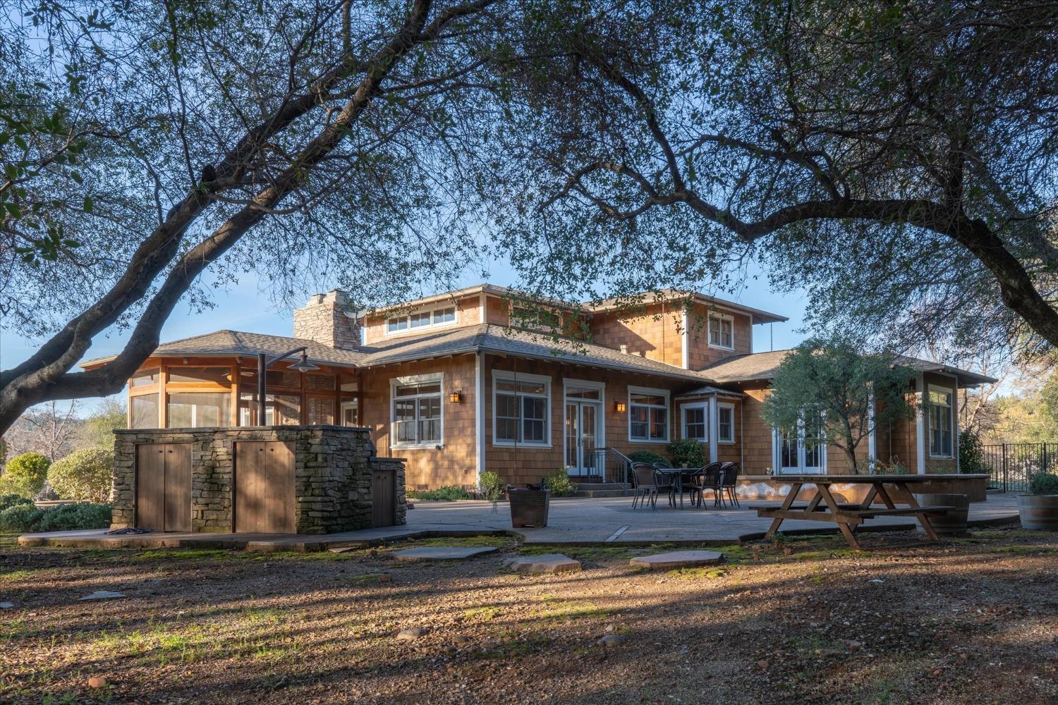 1500 Vineyard Terrace
