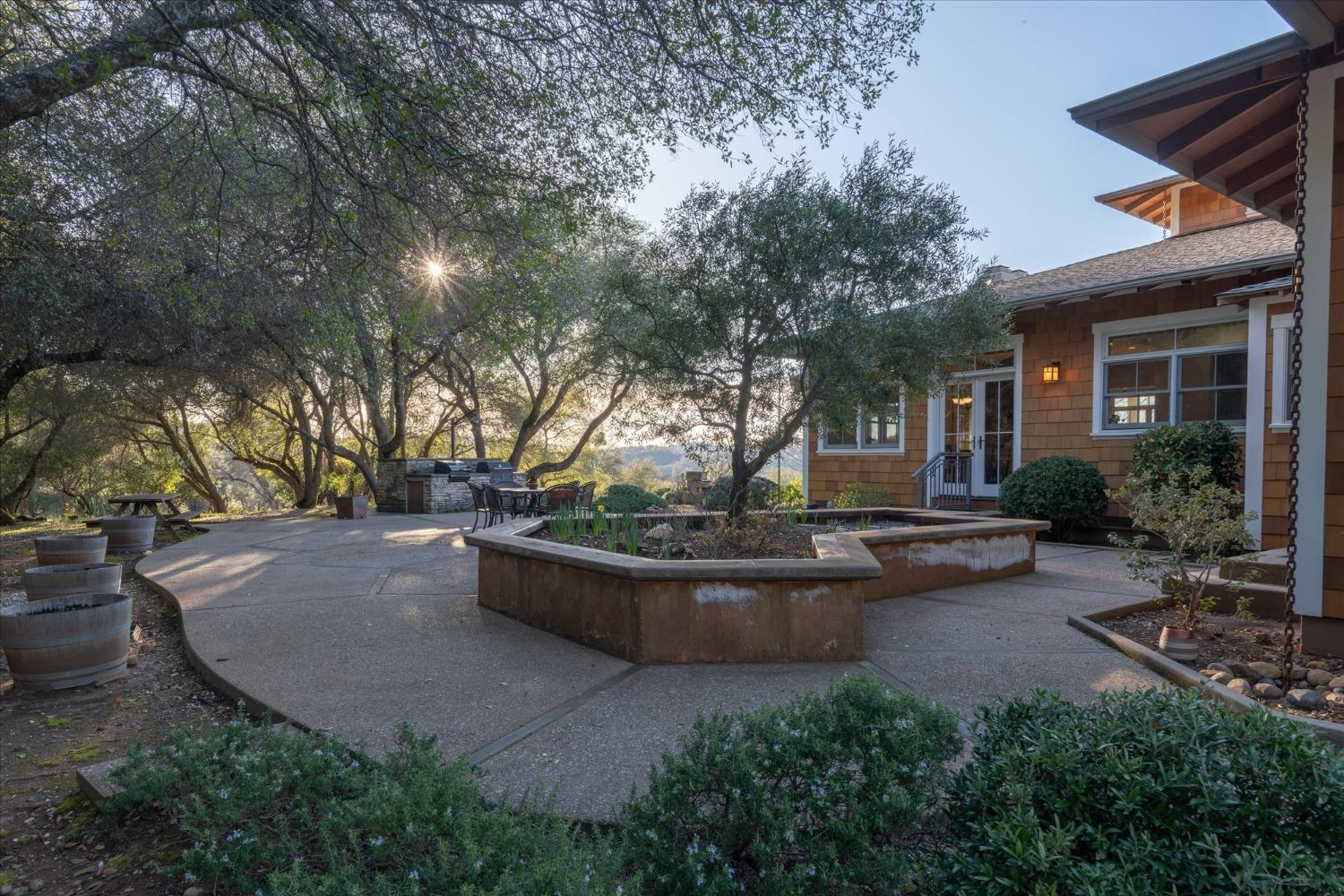 1500 Vineyard Terrace