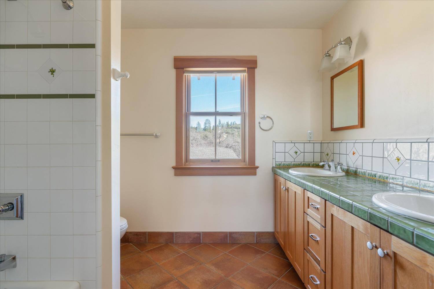 1500 Vineyard Terrace