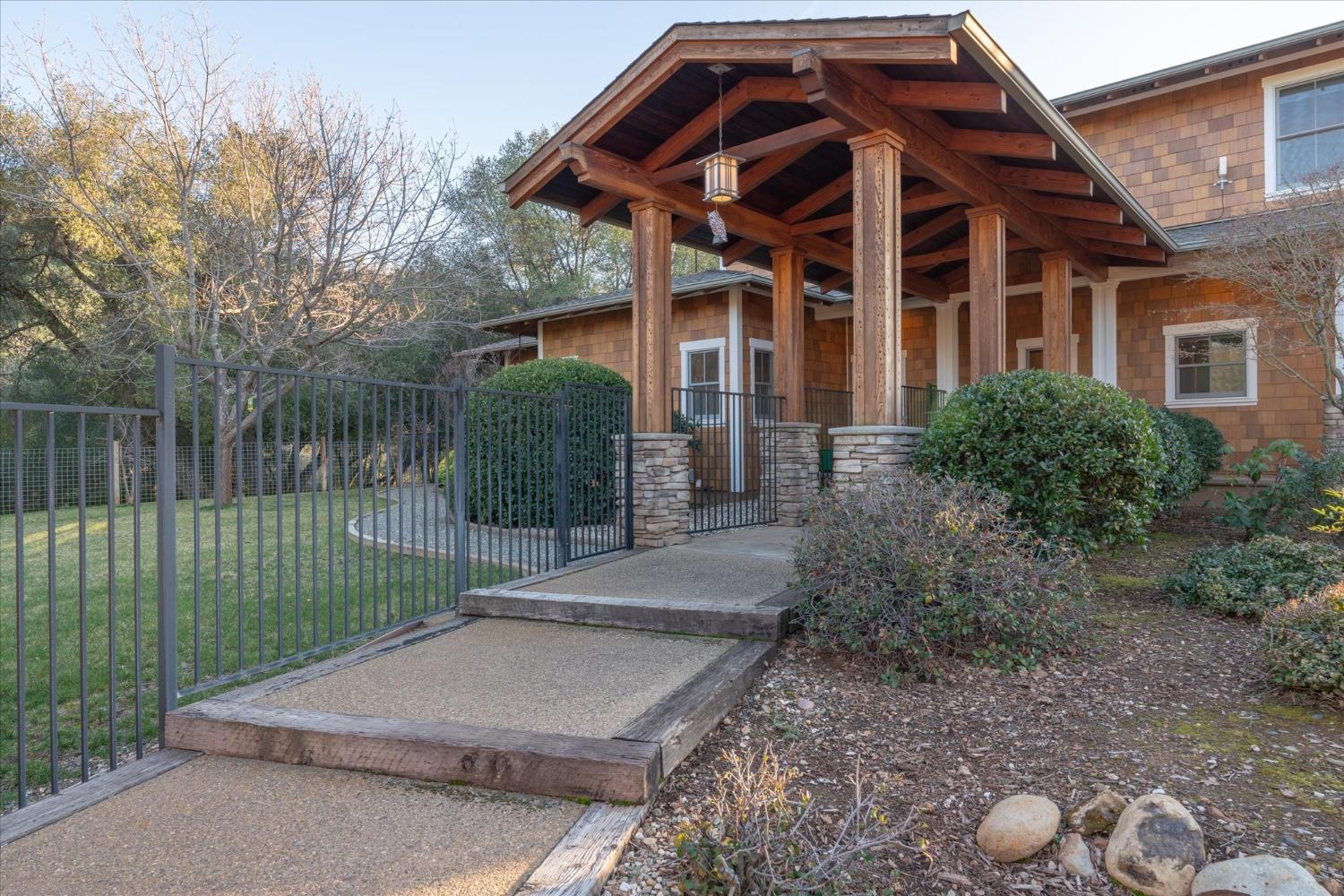 1500 Vineyard Terrace