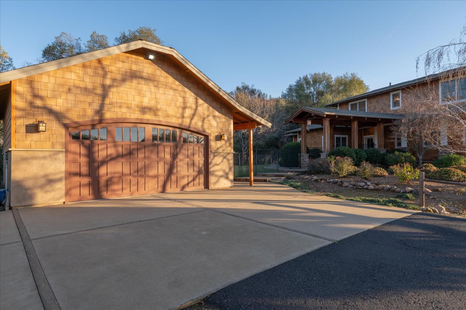 1500 Vineyard Terrace