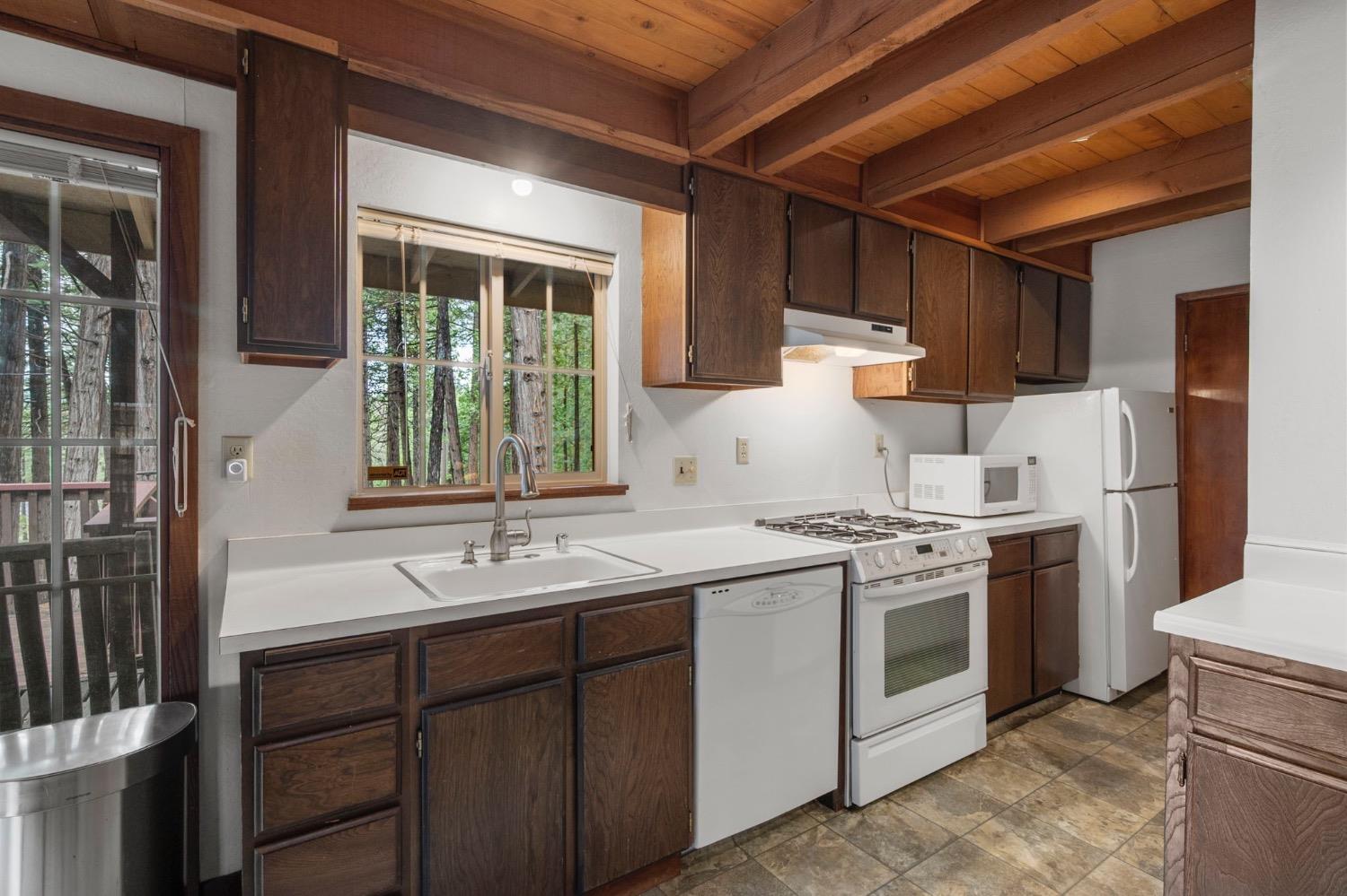 2060 Baywood View