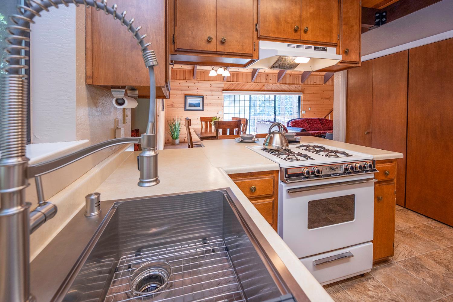 3413 Shoshone Drive