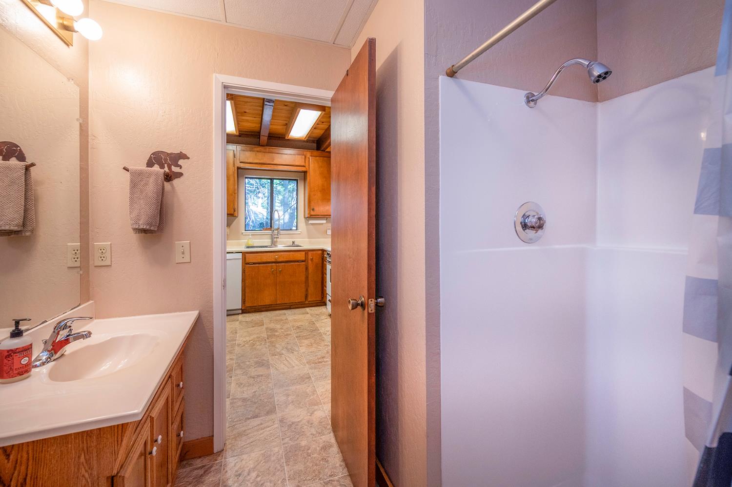 3413 Shoshone Drive