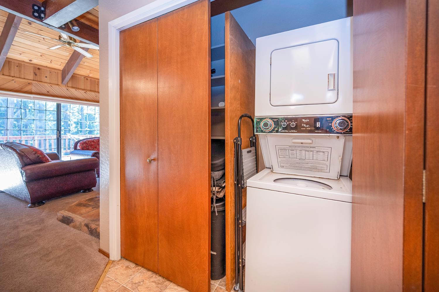 3413 Shoshone Drive