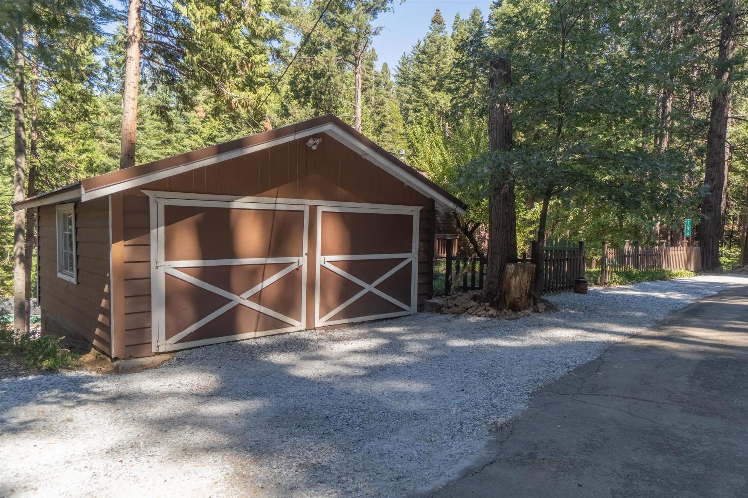 1276 Laurel Circle