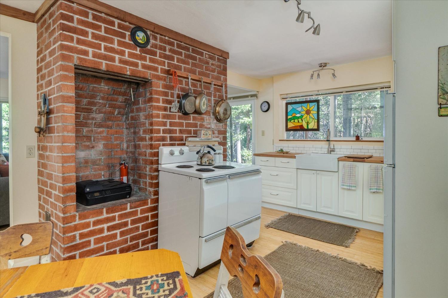 1276 Laurel Circle