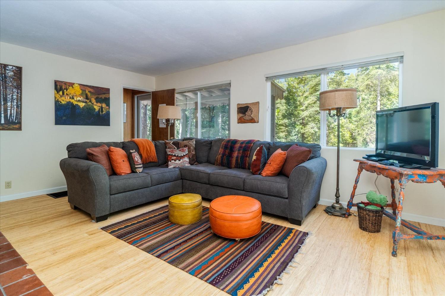1276 Laurel Circle