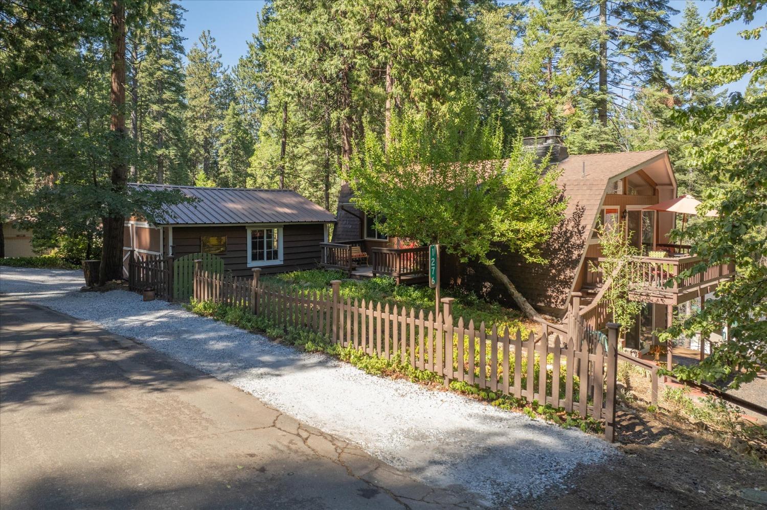 1276 Laurel Circle