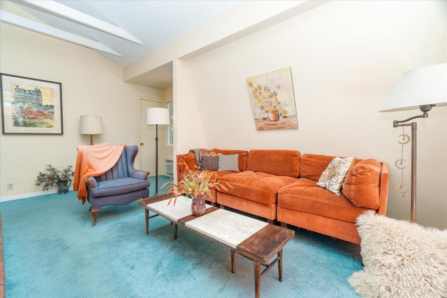 1276 Laurel Circle
