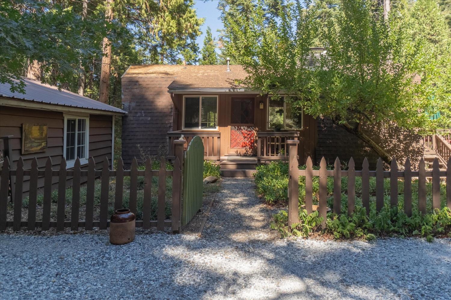 1276 Laurel Circle