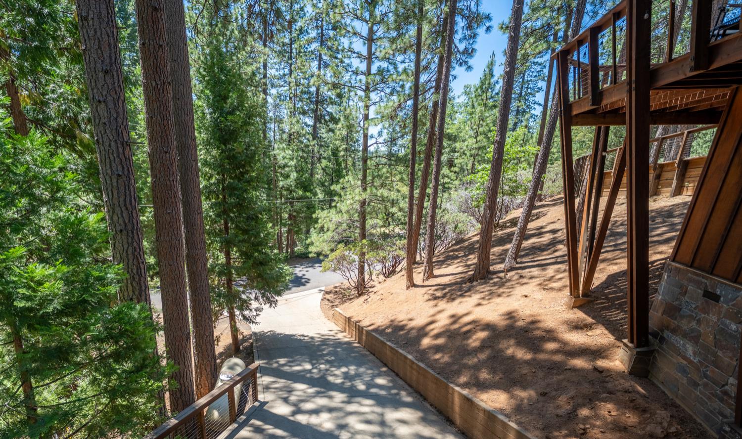 1685 Tamarack Dr