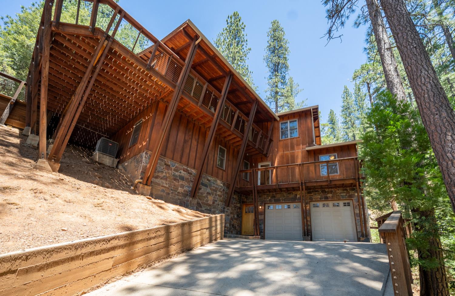 1685 Tamarack Dr