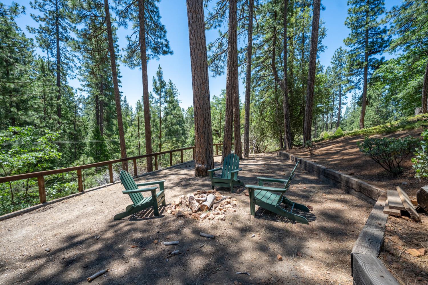 1685 Tamarack Dr