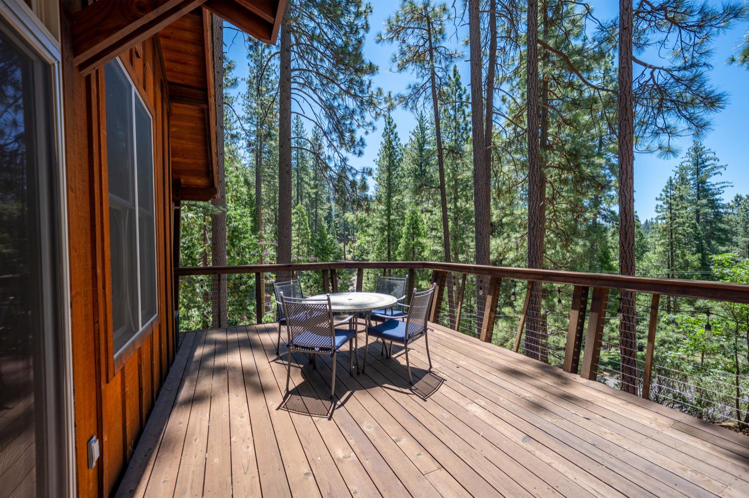1685 Tamarack Dr