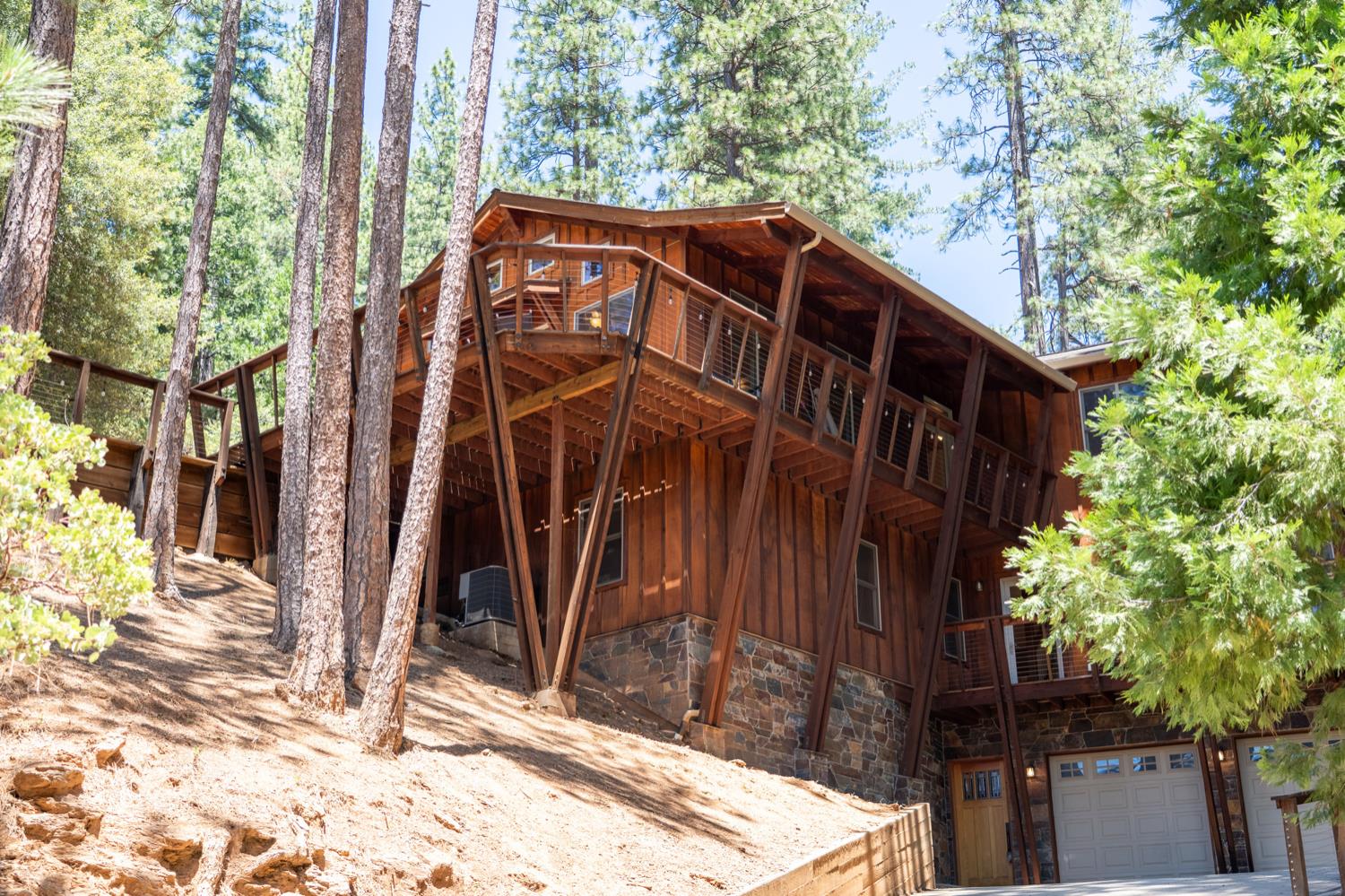 1685 Tamarack Dr