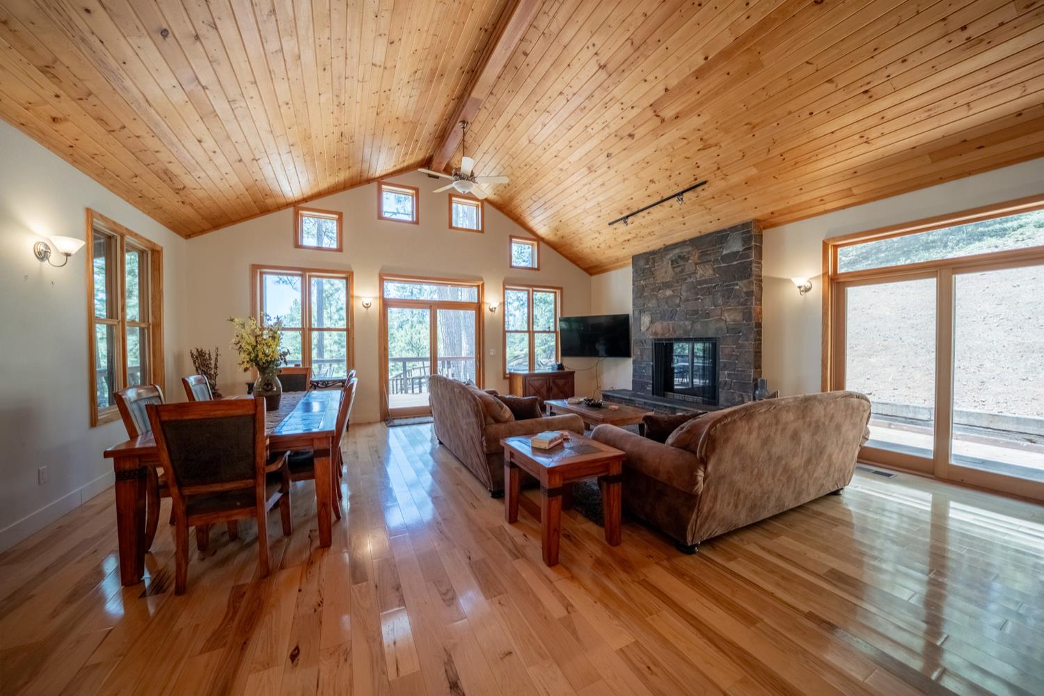 1685 Tamarack Dr
