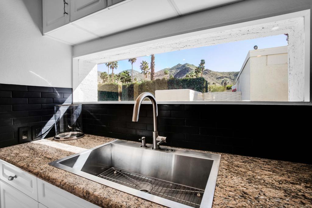 1480 Hillview