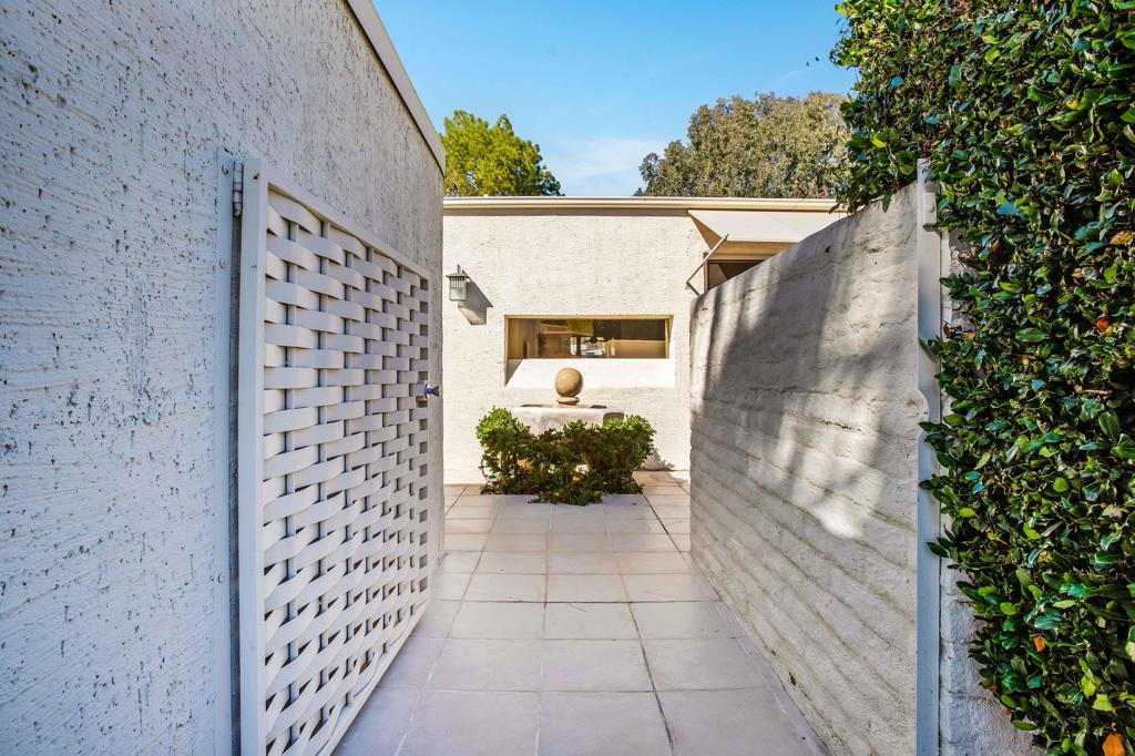 1480 Hillview
