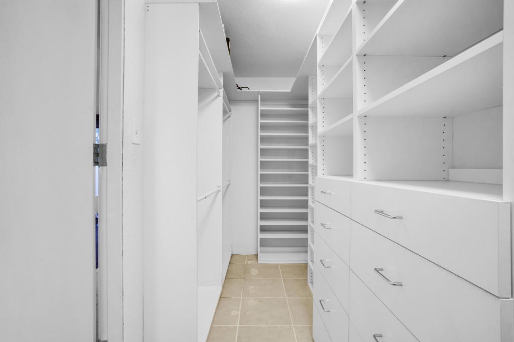 1480 Hillview
