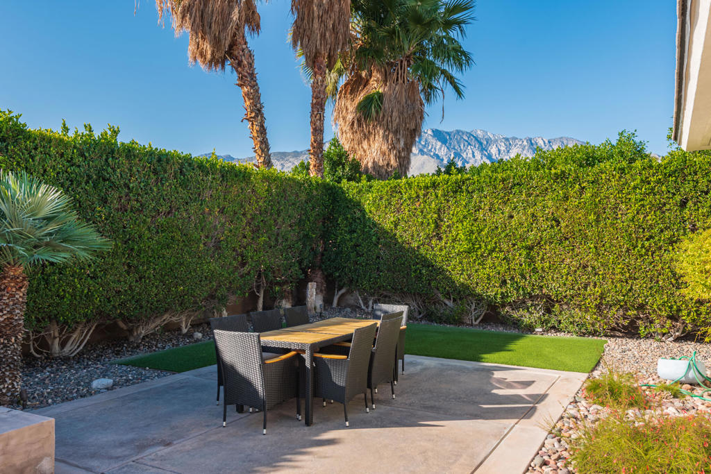 1575 Enclave Way