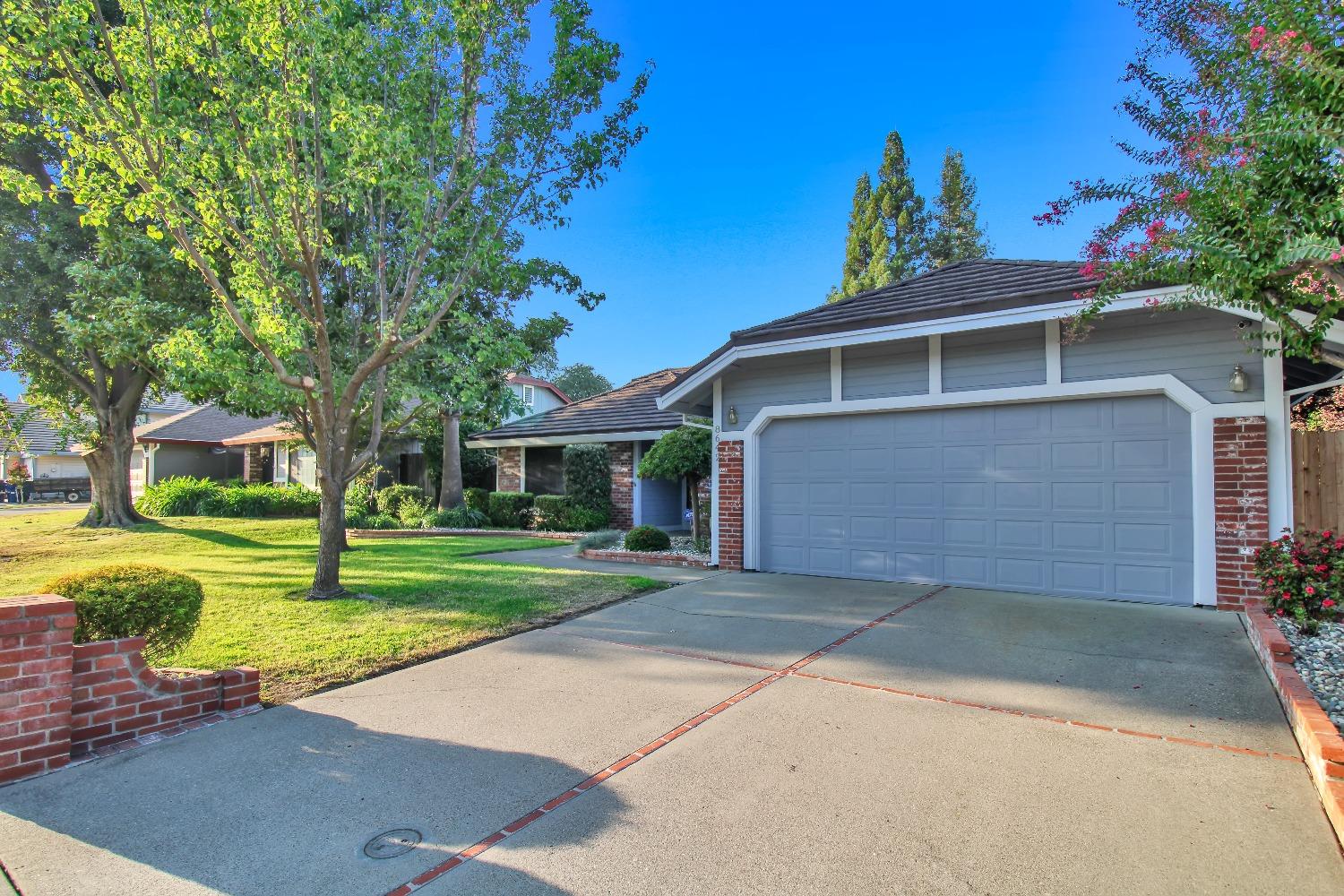 8642 Briarbrook Circle