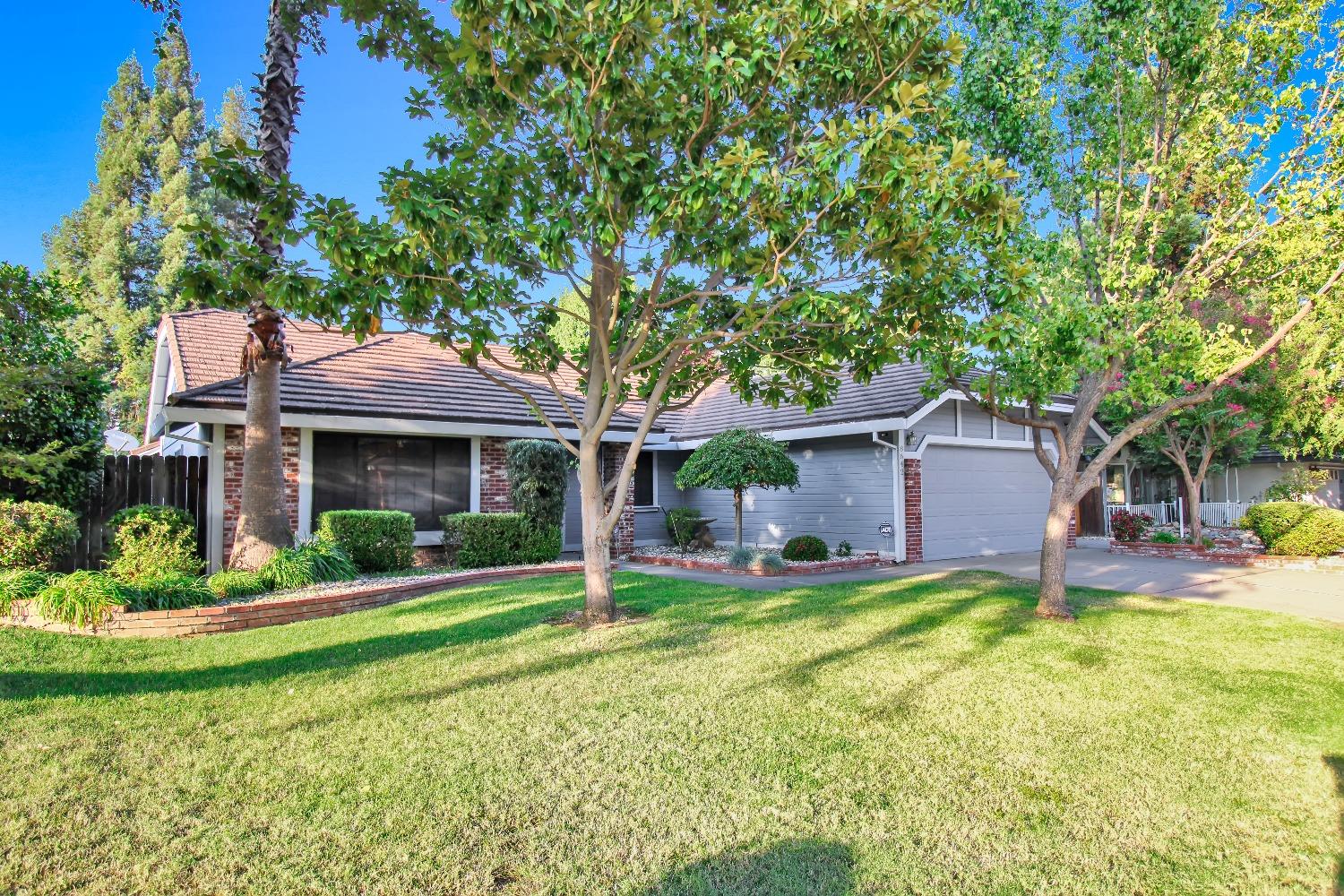 8642 Briarbrook Circle