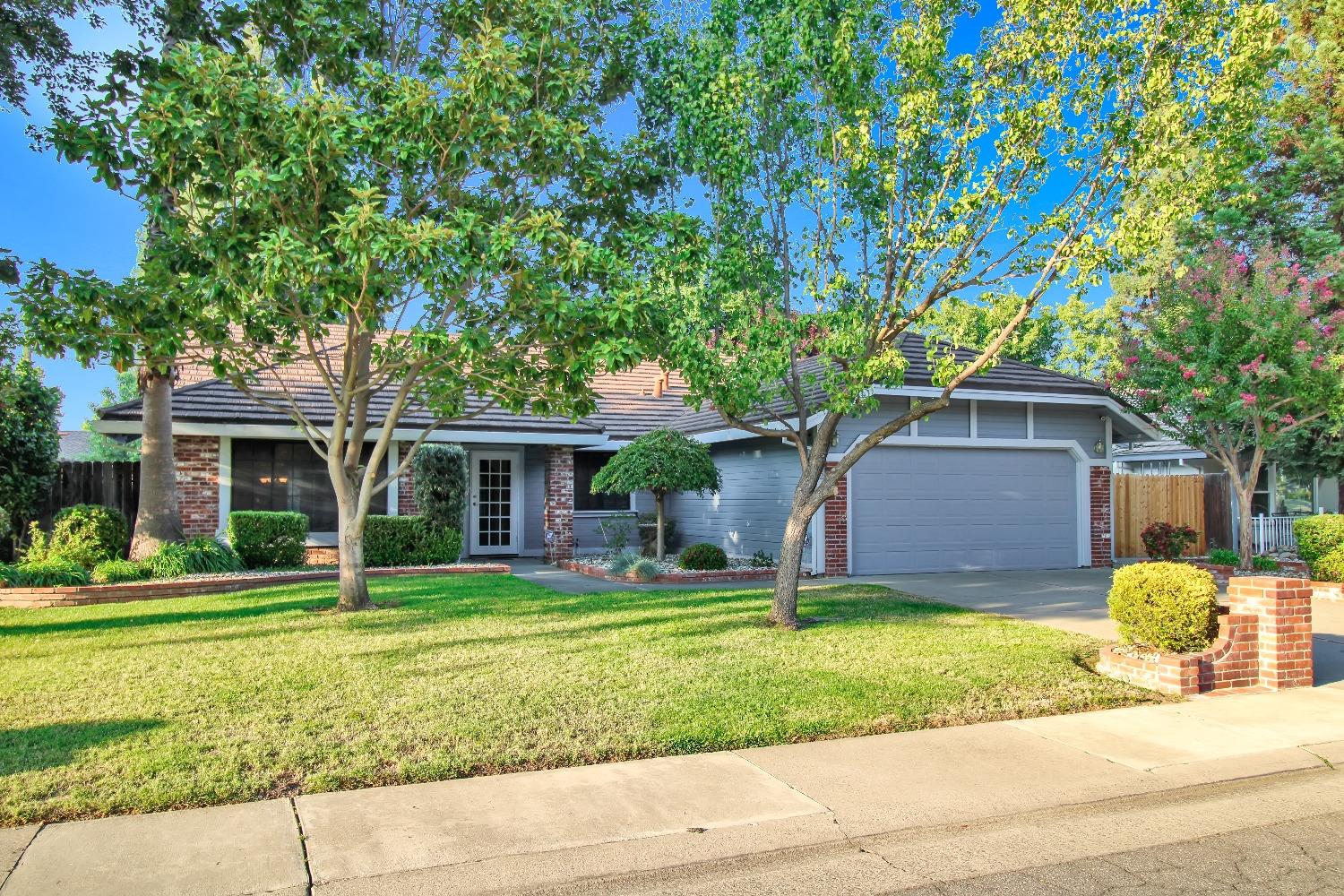 8642 Briarbrook Circle