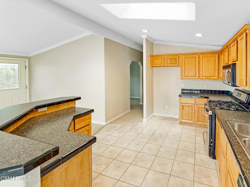 1150 Ventura Boulevard 14