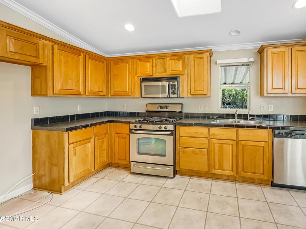 1150 Ventura Boulevard 14