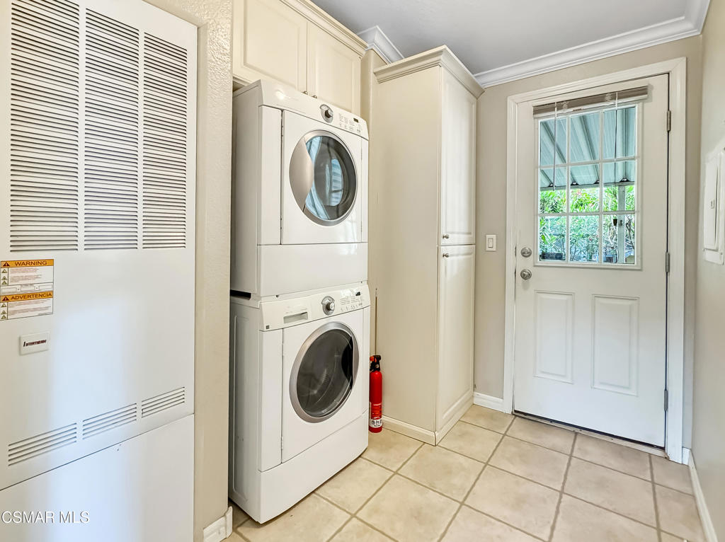 1150 Ventura Boulevard 14